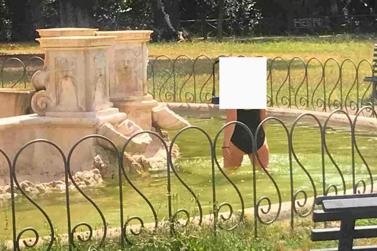 Donna si fa il bagno a Villa Pamphilj