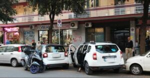 Parcheggio dei disabili occupato a via di Donna Olimpia dentro Monteverde