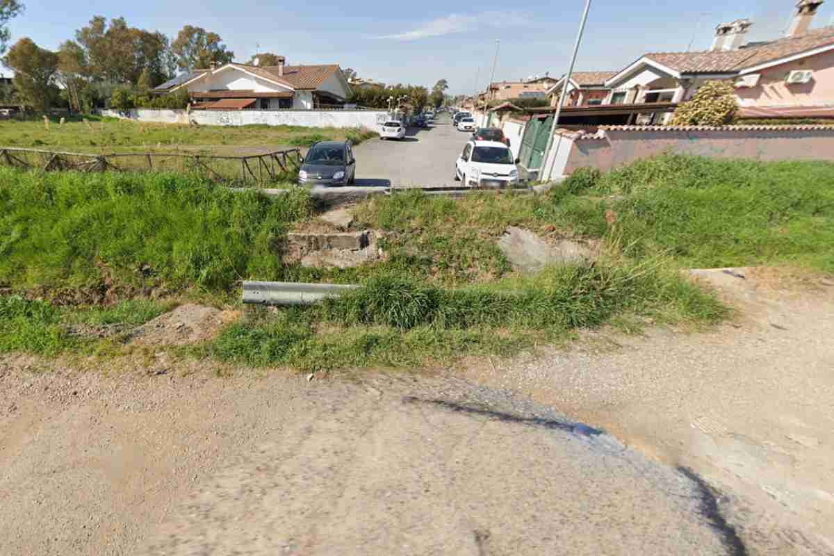 Canale di scolo su via Edoardo Gatti alle Saline di Ostia Antica