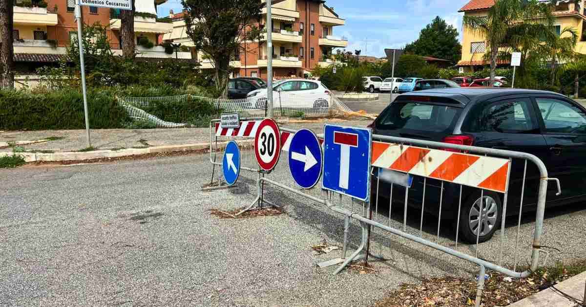 Strada chiusa a via Domenico Ceccarossi