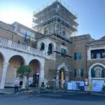 Cantiere fuori il Palazzo del Governatorato a Ostia