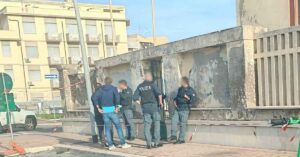 Polizia effettua il censimento all'ex colonia Vittorio Emanuele di Ostia