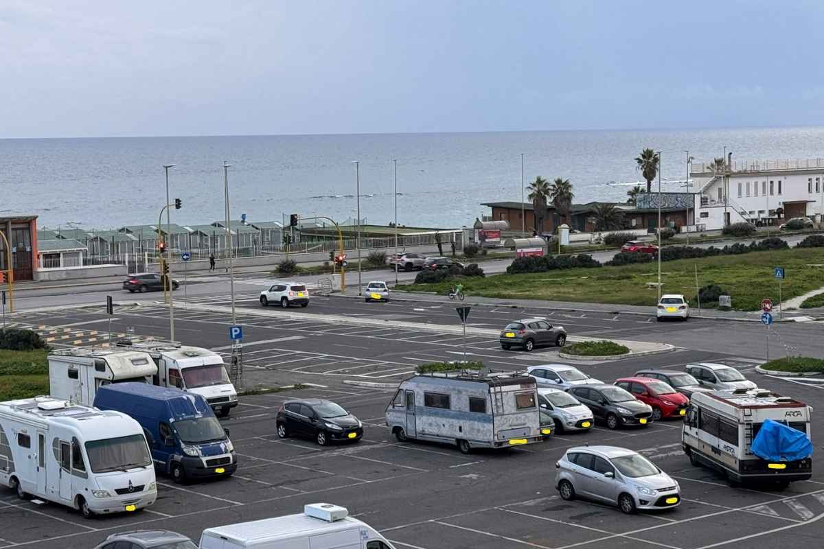 Foto dei camper in sosta a Piazza Sirio