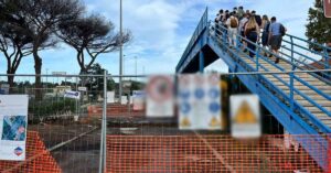 Cantiere davanti alla stazione ferroviaria di Ostia Antica