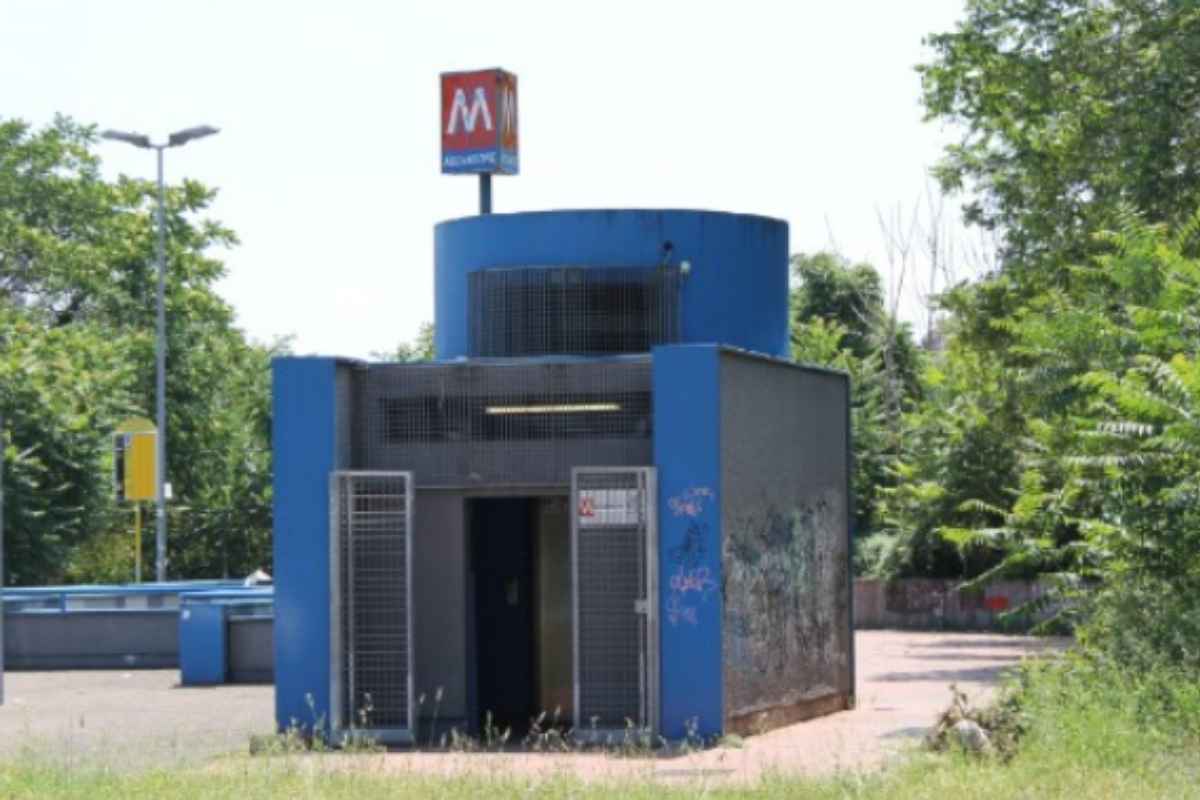 Foto dell'ascensore alla stazione di Quintiliani sulla Metro B di Roma