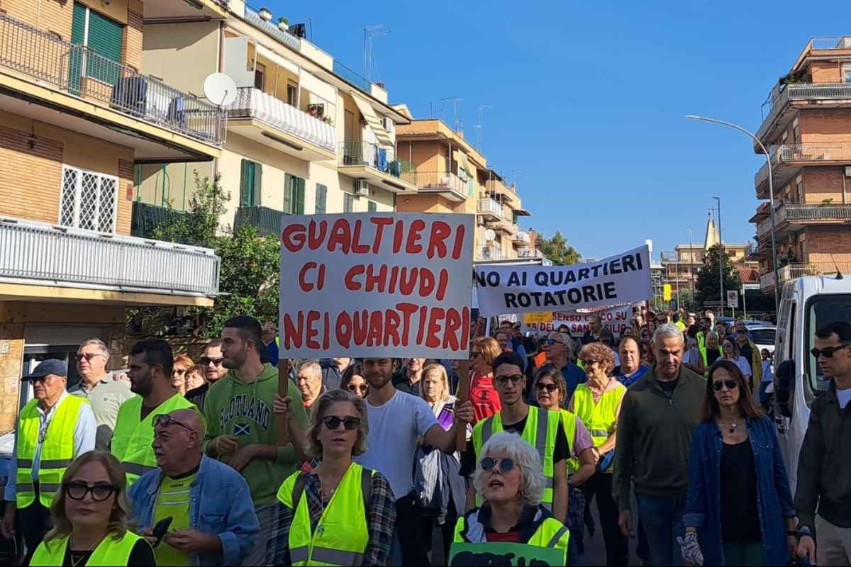 Foto dei residenti in protesta contro il nuovo black point di Roma