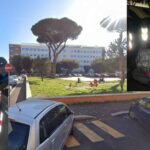 Rifiuti ingombranti dietro i cassonetti di Piazza delle Fiamme Gialle a Ostia