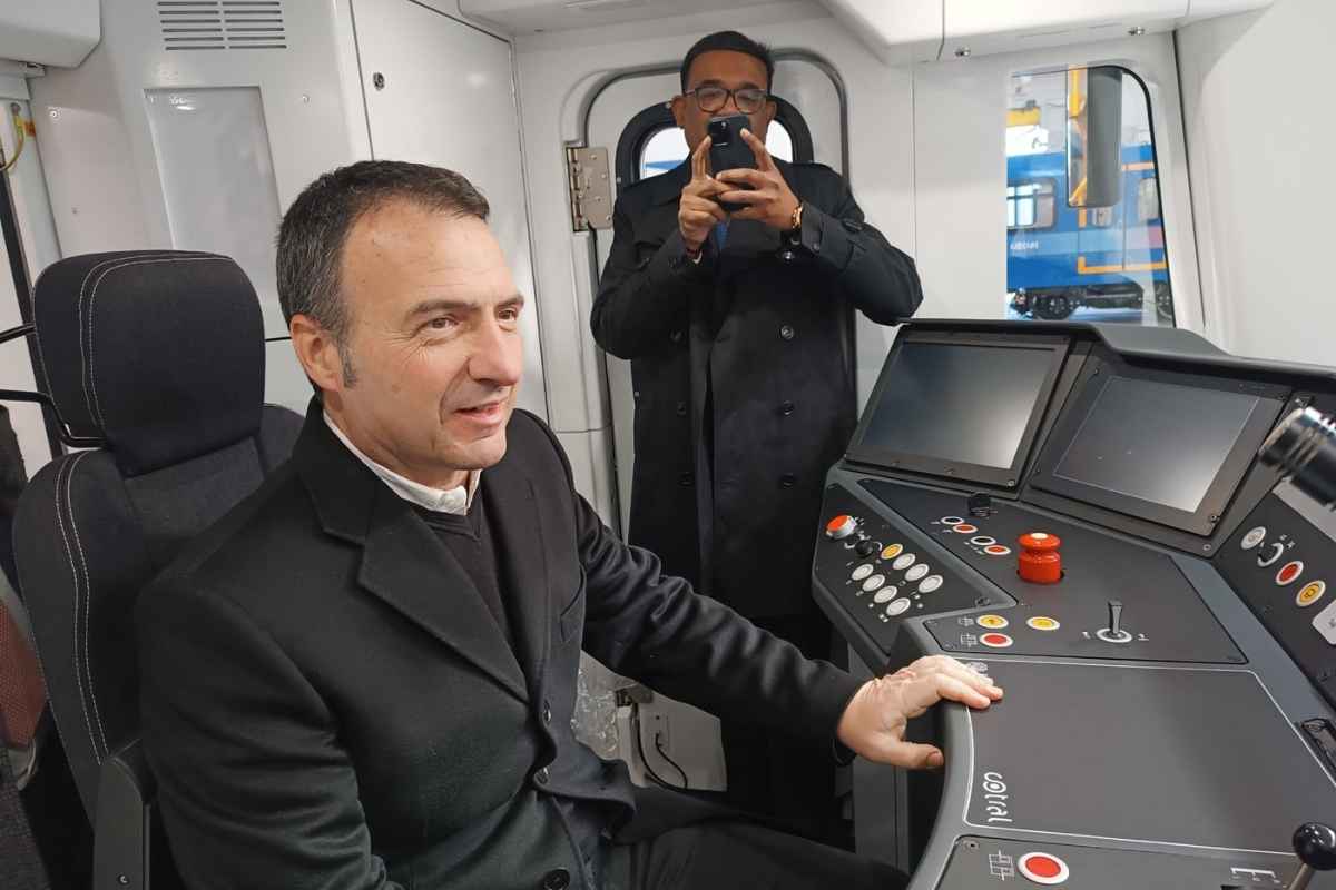 Fabrizio Ghera sale sui nuovi treni della Titagarh Firema